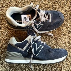 New Balance size 7 Navy Blue